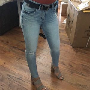 Eunina Distressed Jeans